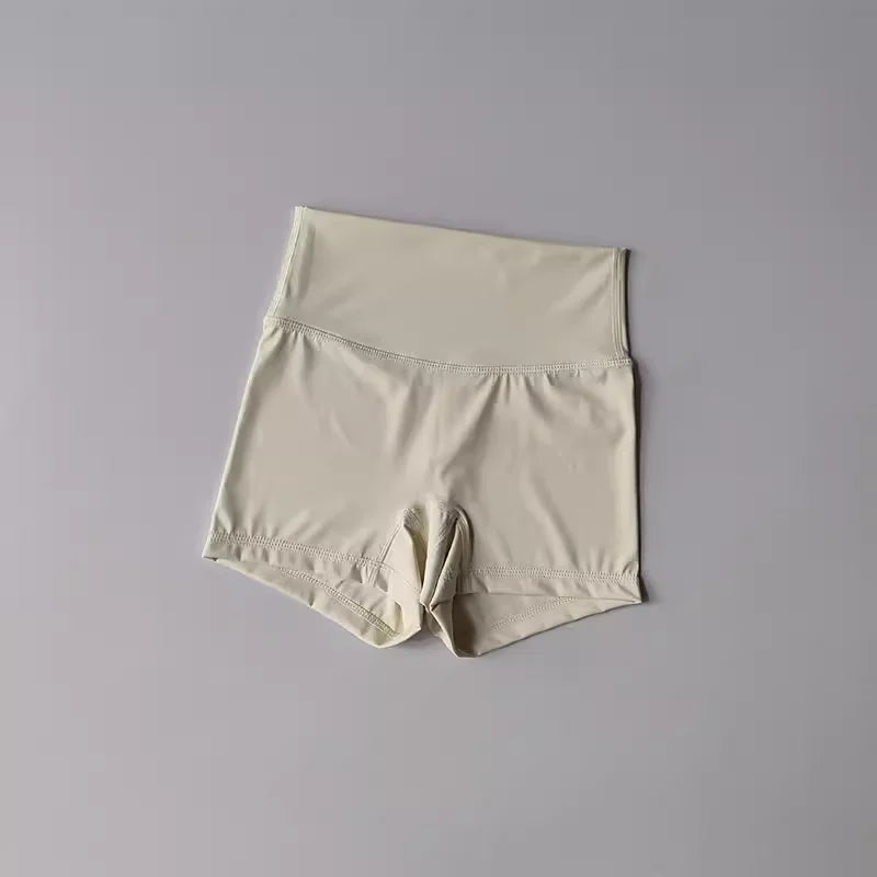 Eterna Chic Yoga Sport Short  2025